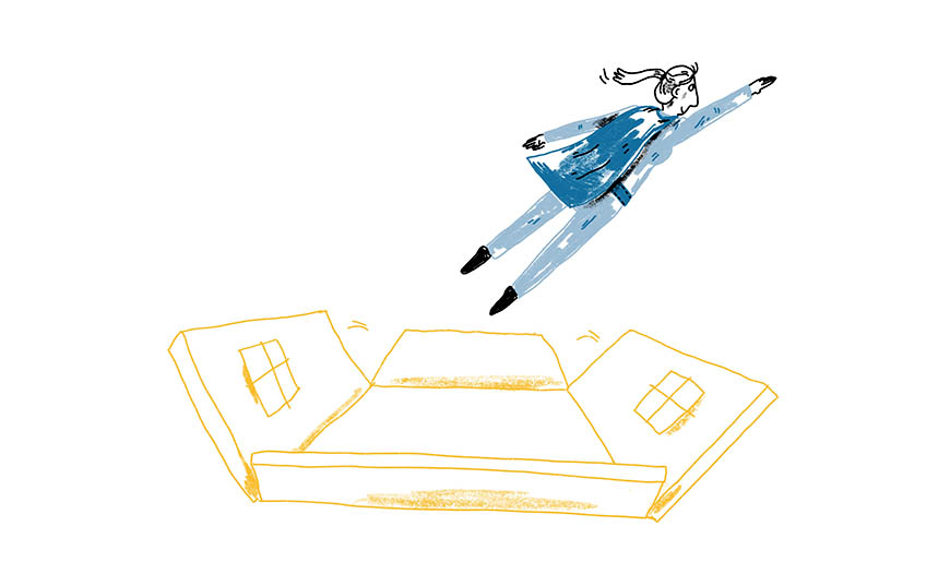 Eine Frau mit einem Umhang fliegt aus einem nach oben offenem Haus.